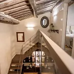 Апартаменты Stylish In The Historic Center Of