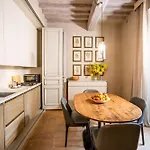 Апартаменты Stylish In The Historic Center Of *